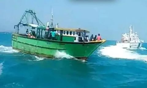 காரைக்கால் மீனவர்கள் 13 பேர் கைது - இலங்கை கடற்படை அராஜகம்