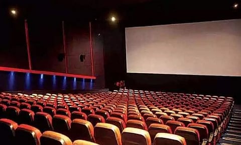 தெலுங்கானாவில் 16 வயதுக்குட்பட்ட சிறார்களை தியேட்டருக்கு அழைத்துச் செல்ல கட்டுப்பாடுகள் - கோர்ட்டு உத்தரவு