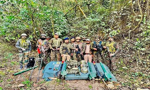 மணிப்பூரில் ராக்கெட் குண்டுகள், ஆயுதங்கள் பறிமுதல்