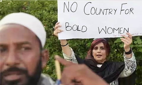 பாகிஸ்தான்: 'டிக் டாக்கில்' வீடியோ போட்ட மகளை சுட்டுக்கொன்ற தந்தை கைது