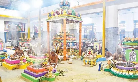 கும்பாபிஷேக விழா: திருவந்திபுரம் தேவநாதசாமி கோவிலில் யாக சாலை பூஜை தொடங்கியது