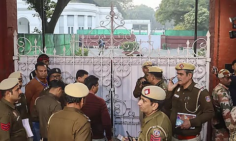 டெல்லியில் உள்ள பஞ்சாப் முதல்-மந்திரி வீட்டில் தேர்தல் அதிகாரிகள் சோதனை