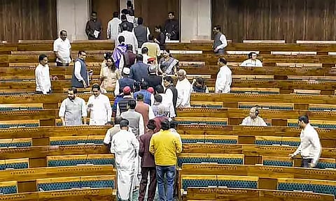 மத்திய பட்ஜெட் தாக்கல்: எதிர்க்கட்சி எம்.பி.க்கள் வெளிநடப்பு