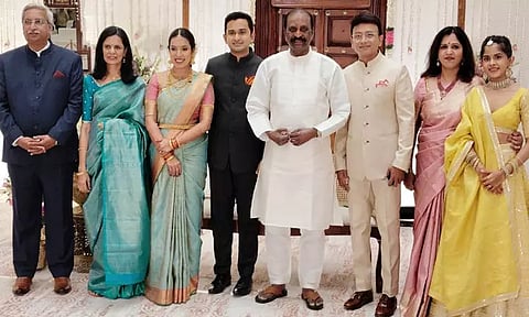 பாடகர் உன்னிகிருஷ்ணன் மகன் திருமணம்... மணமக்களை வாழ்த்திய வைரமுத்து