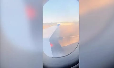 அமெரிக்கா: தீப்பிடித்ததால் அவசரமாக தரையிறங்கிய விமானம்