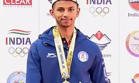 தேசிய விளையாட்டு: ஸ்குவாஷ் போட்டியில் தமிழக வீரர் தங்கம் வென்றார்