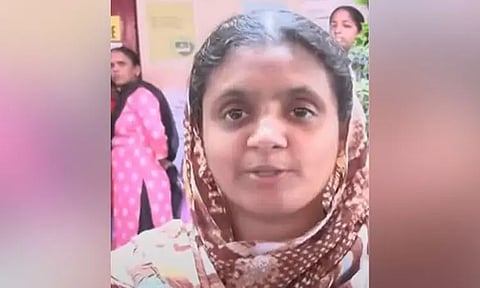 ஈரோடு இடைத்தேர்தல்: என் வாக்கை வேறொருவர் செலுத்திவிட்டார் - பெண் பரபரப்பு புகார்