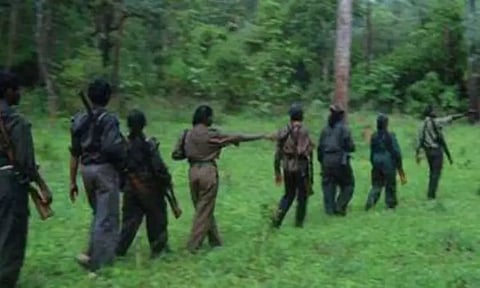 சத்தீஷ்கார்: 5 பெண்கள் உள்பட 6 நக்சலைட்டுகள் போலீசில் சரண்