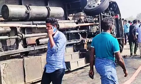 திருப்பூரில் பேருந்து கவிழ்ந்து விபத்து: 2 பேர் உயிரிழப்பு