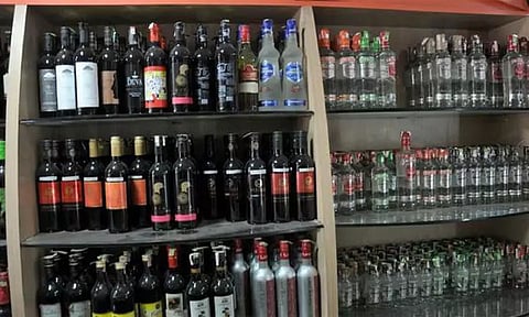 புதுச்சேரி, காரைக்காலில் பிப்.11-ம்தேதி மதுக்கடைகள், பார்களை மூட உத்தரவு