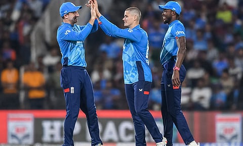 இந்தியாவுக்கு எதிரான 3-வது ஒருநாள் போட்டி, சாம்பியன்ஸ் டிராபி தொடரிலிருந்து இங்கிலாந்து வீரர் விலகல்