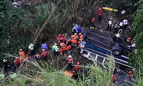 கவுதமலா நாட்டில் பயங்கர விபத்து: பள்ளத்தாக்கில் பஸ் கவிழ்ந்தது - 51 பேர் பலி