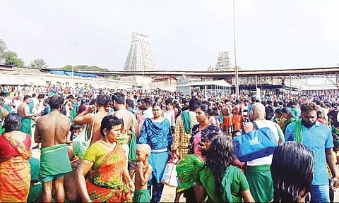 இன்று தைப்பூச திருவிழா: திருச்செந்தூரில் அலைகடலென குவியும் பக்தர்கள்