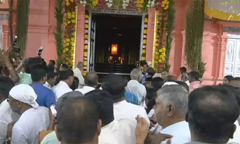 தைப்பூச விழா கோலாகலம்: வடலூர் சத்திய ஞான சபையில் ஏழு திரைகள் நீக்கி ஜோதி தரிசனம்