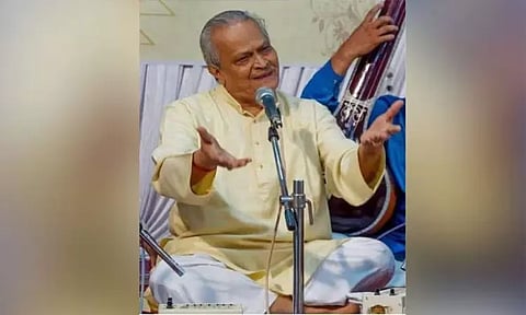 பிரபல பாடகர் பிரபாகர் கரேக்கர் காலமானார்