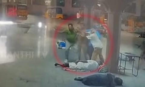 சென்னை: பேருந்து நிற்காமல் சென்றதை தட்டிக்கேட்ட பயணி மீது தாக்குதல்