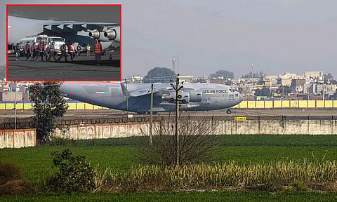 நாடு கடத்தப்பட்ட இந்தியர்களின் கை, கால்களில் விலங்கு; மீண்டும் எழுந்த சர்ச்சை