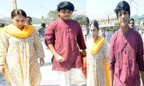 திருப்பதியில் தனது மகனுடன் சாமி தரிசனம் செய்த ஐஸ்வர்யா ரஜினிகாந்த்