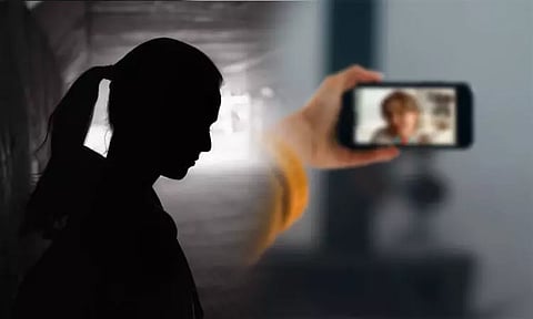 பெண் அரசு ஊழியரிடம் வீடியோ காலில் நிர்வாணமாக தோன்றிய வாலிபர்... விழுப்புரத்தில் பரபரப்பு