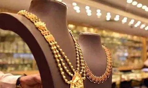 வார தொடக்கத்தில் சற்று உயர்ந்த தங்கம் விலை...இன்றைய நிலவரம் என்ன?