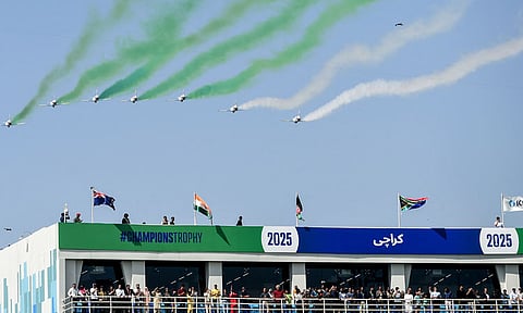 சாம்பியன்ஸ் டிராபி: பாகிஸ்தானில் ஏற்றப்பட்ட இந்திய தேசிய கொடி