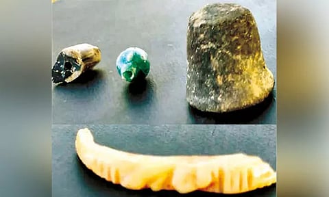 வெம்பக்கோட்டை அகழாய்வில் கல்மணி, கண்ணாடி மணி கண்டெடுப்பு