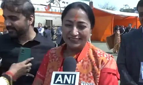 டெல்லியில் பெண்களுக்கு மாதம் ரூ.2,500 உதவித்தொகை - ரேகா குப்தா அறிவிப்பு