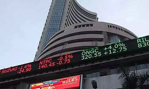 வரி விதிப்பு அச்சம்.. ஆசிய சந்தைகள் தடுமாற்றம்: மூன்றாவது நாளாக சரிந்த இந்திய பங்குச்சந்தை