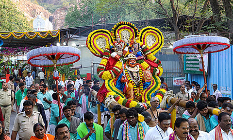 கபிலேஸ்வரர் கோவிலில் பிரம்மோற்சவ விழா: பூத வாகனத்தில் சாமி வீதி உலா