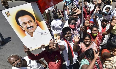 சமூகவலைதளத்தில் மோதும் கட்சிகள்; டிரெண்ட் ஆகும் ஹேஸ்டேக்