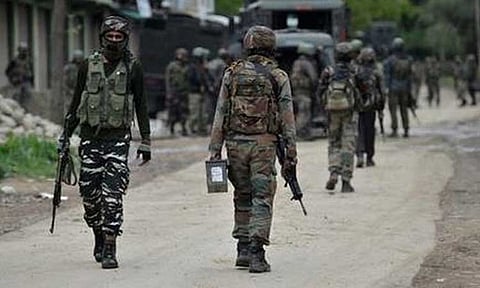 காஷ்மீரில் தற்செயலாக மிதித்ததில் கண்ணிவெடி வெடித்து ராணுவ வீரர் காயம்