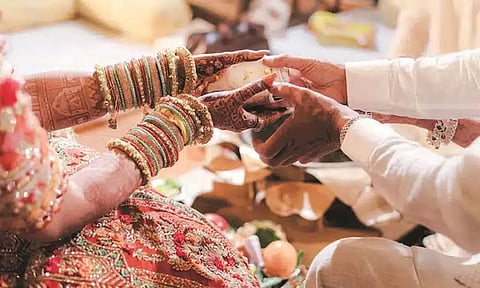 தாலி கட்டும் நேரத்தில் மணப்பெண்ணின் தந்தை மரணம்; திருமண வீட்டில் பரிதாபம்