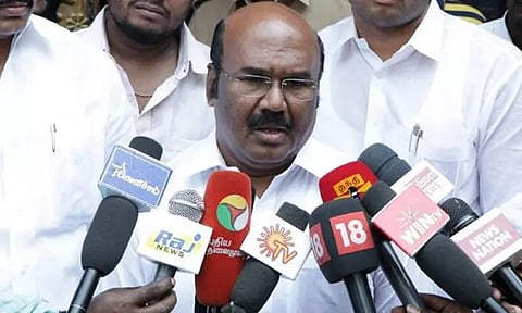 மும்மொழி கொள்கையில் திமுக இரட்டை வேடம் போடுகிறது - ஜெயக்குமார் குற்றச்சாட்டு