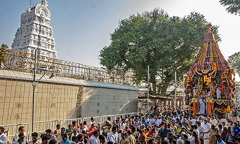 பிரம்மோற்சவ விழா: சீனிவாச மங்காபுரத்தில் கோலாகலமாக நடைபெற்ற தேரோட்டம்
