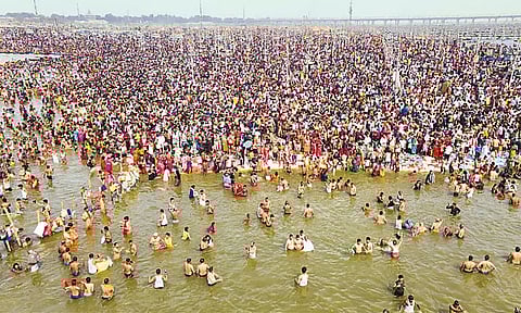 மகா கும்பமேளா நிறைவு விழா: கங்கைக்கரையில் இன்று சிறப்பு வழிபாடுகள்