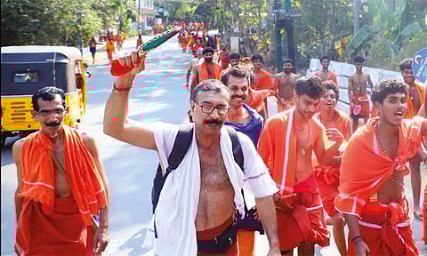 கன்னியாகுமரியில் சிவாலய ஓட்டம்- 12 கோவில்களில் தரிசனம் செய்த பக்தர்கள்