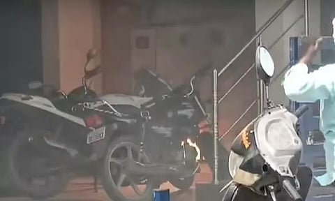 விழுப்புரம்: தனியார் வங்கியில் தீ விபத்து