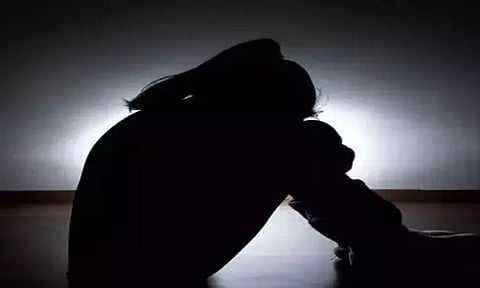 சொந்த மகள்களை பாலியல் பலாத்காரம் செய்த தந்தை கைது...அதிர்ச்சி சம்பவம்