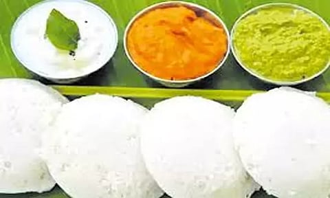 கர்நாடகா: ஓட்டல்களில் இட்லி தயாரிக்க பிளாஸ்டிக் தாள்கள் பயன்படுத்த தடை