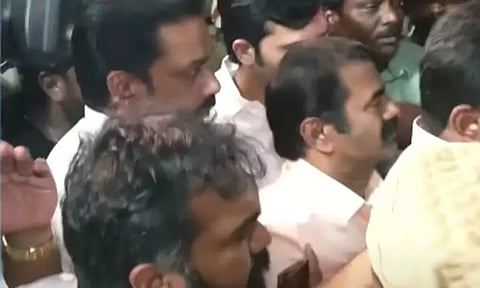 சீமானிடம் ஒரு மணி நேரத்திற்கும் மேலாக நடத்தப்பட்ட விசாரணை நிறைவு