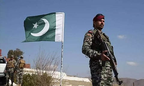 பாகிஸ்தானில் ராணுவ வளாகம் மீது தாக்குதல்; 9 பேர் பலி