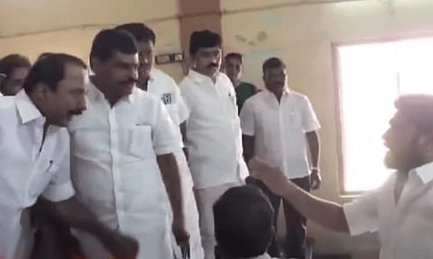 முன்னாள் அமைச்சர் செங்கோட்டையன் பங்கேற்ற கூட்டத்தில் நடந்த மோதலால் பரபரப்பு