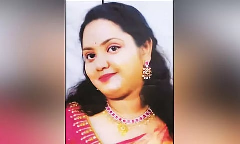 தீராத வயிற்று வலியால் அவதி... இளம்பெண் எடுத்த விபரீத முடிவு