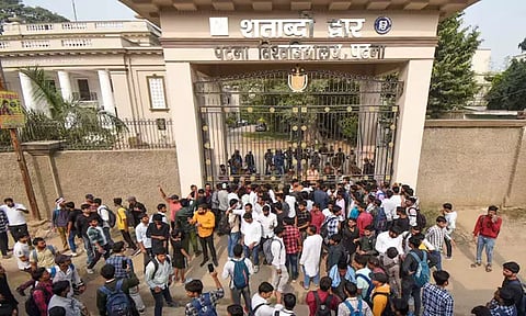 பாட்னா பல்கலைக்கழக வளாகத்தில் குண்டுவெடிப்பு; மாணவர்கள் அலறியடித்து ஓட்டம்