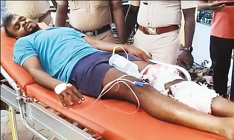 அரிவாளால் வெட்டிவிட்டு தப்பிய வாலிபரை சுட்டுப்பிடித்த போலீசார்... தூத்துக்குடியில் பரபரப்பு