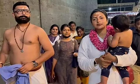 அண்ணாமலையார் கோவிலில் குடும்பத்துடன் சாமி தரிசனம் செய்த நடிகை அமலாபால்