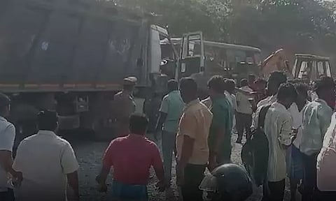 திருத்தணி: அரசு பேருந்து - லாரி நேருக்கு நேர் மோதி விபத்து: 7 பேர் உயிரிழப்பு