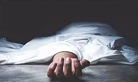 டெல்லியில் மினி லாரி மோதி பெண் பலி