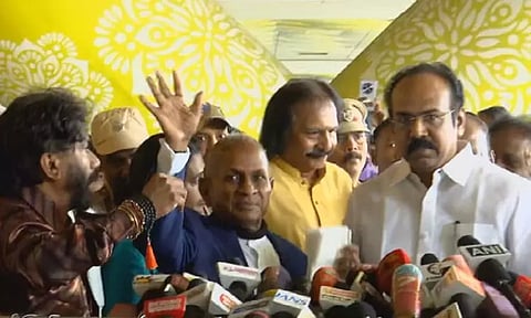 சென்னை வந்தடைந்த இளையராஜாவுக்கு தமிழக அரசு சார்பில் வரவேற்பு