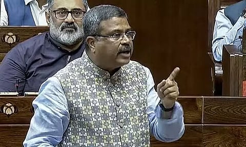 தமிழக மாணவர்களை தி.மு.க. அரசு வஞ்சிக்கிறது - மத்திய கல்வி மந்திரி தர்மேந்திர பிரதான்